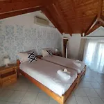 Chloe Attic Dom wakacyjny Agia Efimia