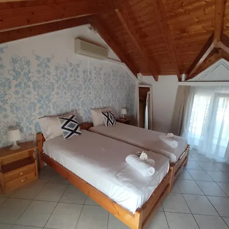 Chloe Attic Σπίτι διακοπών Αγία Ευφημία