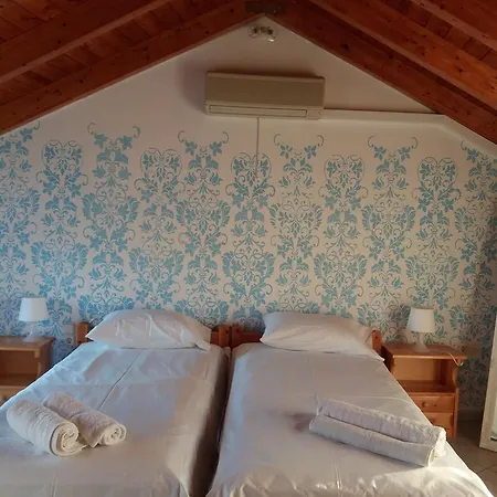Chloe Attic Ferienhaus Agia Efimia