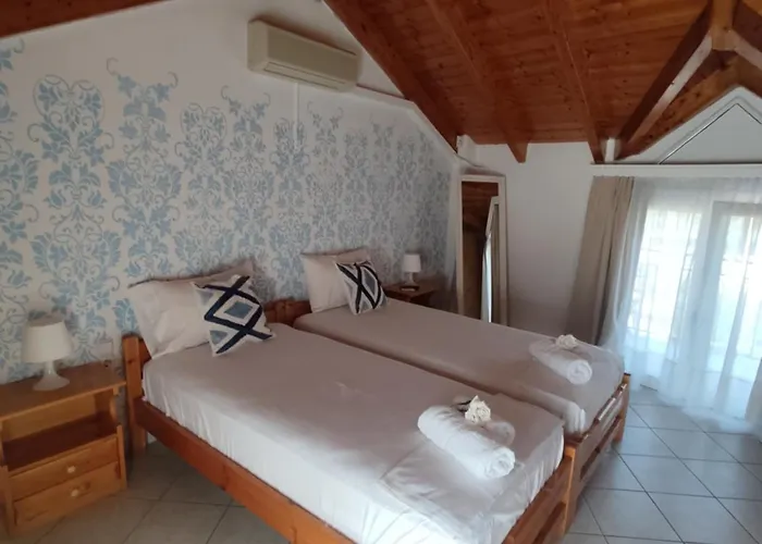 Chloe Attic Hébergement de vacances Agia Efimia