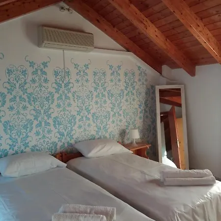 Chloe Attic Vakantiehuis *